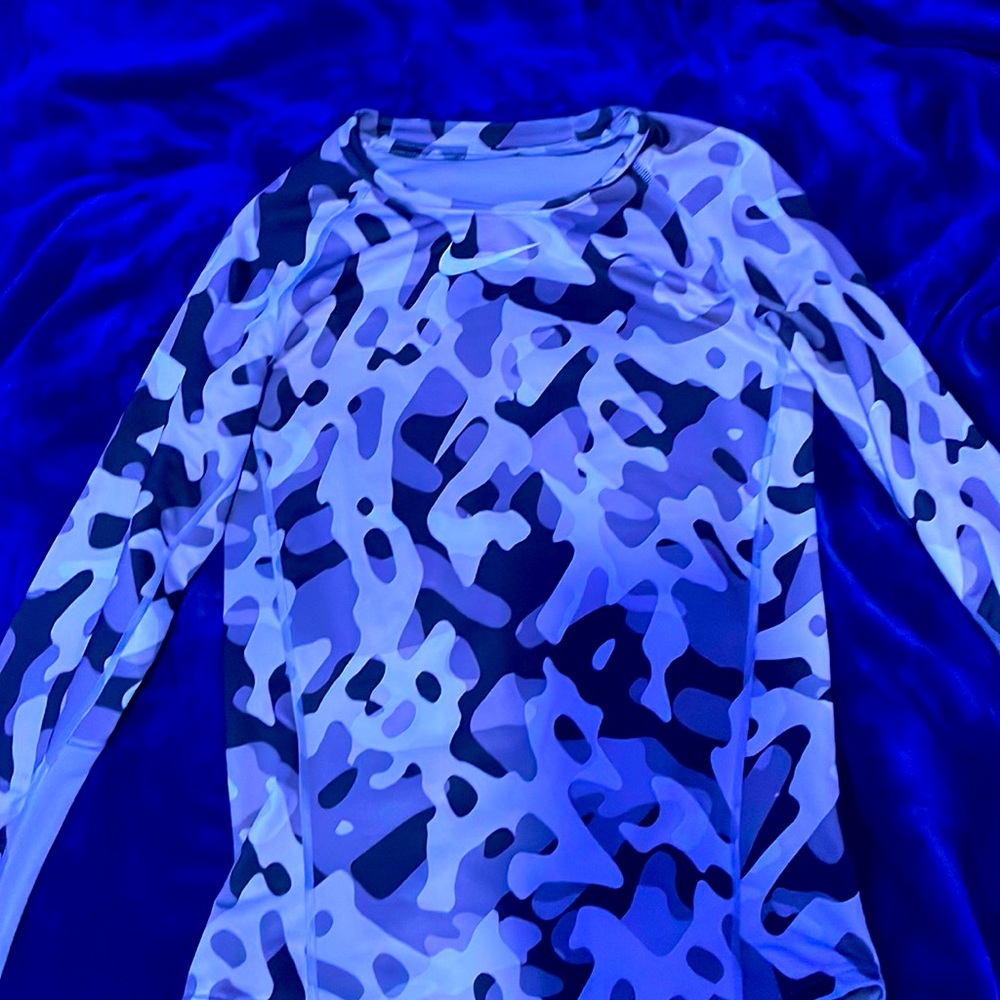 Nike dry fit boys extra-large White camo Long sleeve